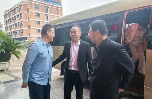 浙江省发改委党组成员、副主任张曙明一行来新亚休闲调研